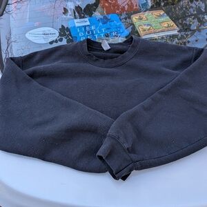 Gildan Men's Black Crewneck Sweater